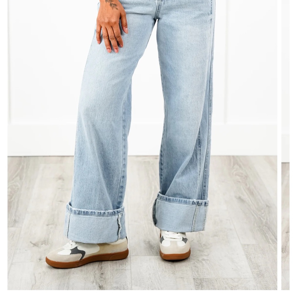 Vervet Super High Rise Light Wash Cuffed Baggy Wide Leg Jeans